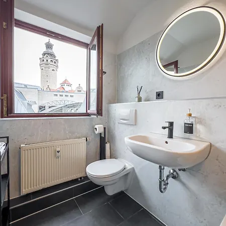 Lägenhet Rathausblick - moderne Mit 2 Schlafzimmern, Kueche, Bad, Waschmaschine & Trockner Mitten In Der Innenstadt Leipzig