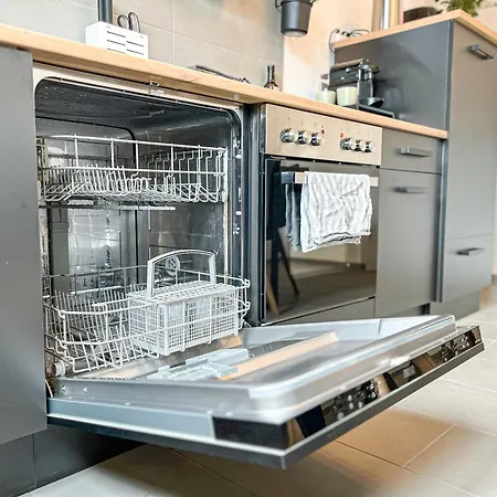 Rathausblick - moderne Mit 2 Schlafzimmern, Kueche, Bad, Waschmaschine & Trockner Mitten In Der Innenstadt Appartamento