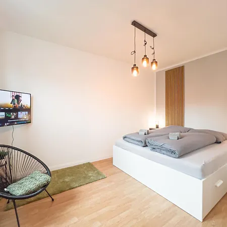 Lägenhet Rathausblick - moderne Mit 2 Schlafzimmern, Kueche, Bad, Waschmaschine & Trockner Mitten In Der Innenstadt