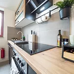 Апартаменты Rathausblick - moderne Mit 2 Schlafzimmern, Kueche, Bad, Waschmaschine & Trockner Mitten In Der Innenstadt Лейпциг