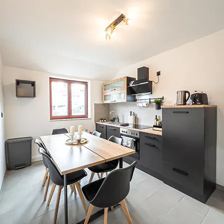 شقة Rathausblick - moderne Mit 2 Schlafzimmern, Kueche, Bad, Waschmaschine & Trockner Mitten In Der Innenstadt لبسيا