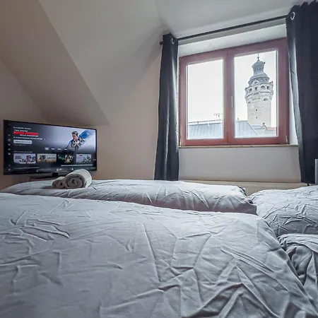 Rathausblick - moderne Mit 2 Schlafzimmern, Kueche, Bad, Waschmaschine & Trockner Mitten In Der Innenstadt شقة