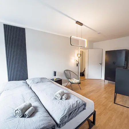 Rathausblick - moderne Mit 2 Schlafzimmern, Kueche, Bad, Waschmaschine & Trockner Mitten In Der Innenstadt لبسيا