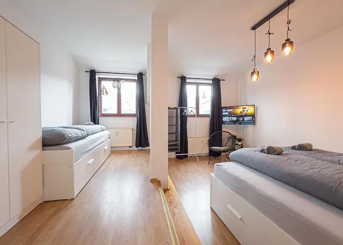 Rathausblick - moderne Mit 2 Schlafzimmern, Kueche, Bad, Waschmaschine & Trockner Mitten In Der Innenstadt شقة لبسيا