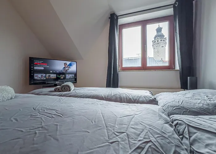 Rathausblick - moderne Mit 2 Schlafzimmern, Kueche, Bad, Waschmaschine & Trockner Mitten In Der Innenstadt شقة