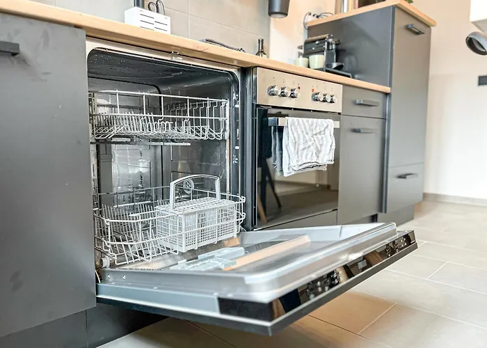 Rathausblick - moderne Mit 2 Schlafzimmern, Kueche, Bad, Waschmaschine & Trockner Mitten In Der Innenstadt Apartment