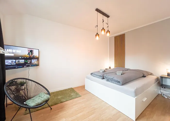 شقة Rathausblick - moderne Mit 2 Schlafzimmern, Kueche, Bad, Waschmaschine & Trockner Mitten In Der Innenstadt