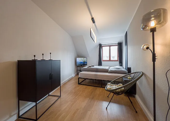 Rathausblick - moderne Mit 2 Schlafzimmern, Kueche, Bad, Waschmaschine & Trockner Mitten In Der Innenstadt شقة لبسيا