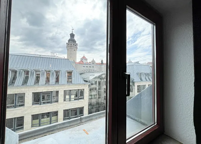 Rathausblick - moderne Mit 2 Schlafzimmern, Kueche, Bad, Waschmaschine & Trockner Mitten In Der Innenstadt Apartment *